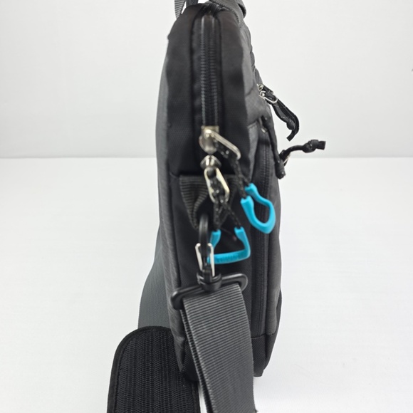 Thule Stravan Deluxe 15" Laptop Mackbook/Ipad Bag/Attache, Grey and Black - Picture 4 of 10